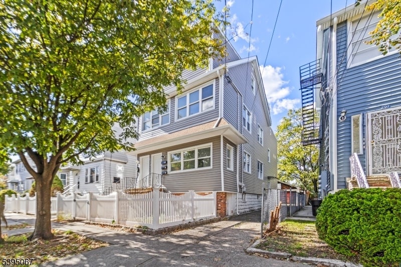 Photo of Listing #3995873