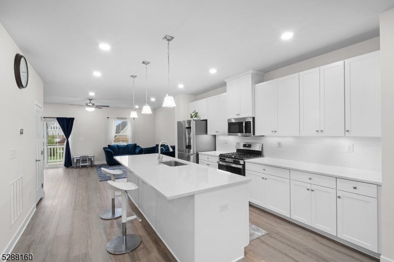 Photo of Listing #3995895