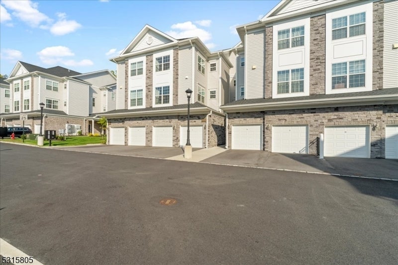 Photo of Listing #3995946