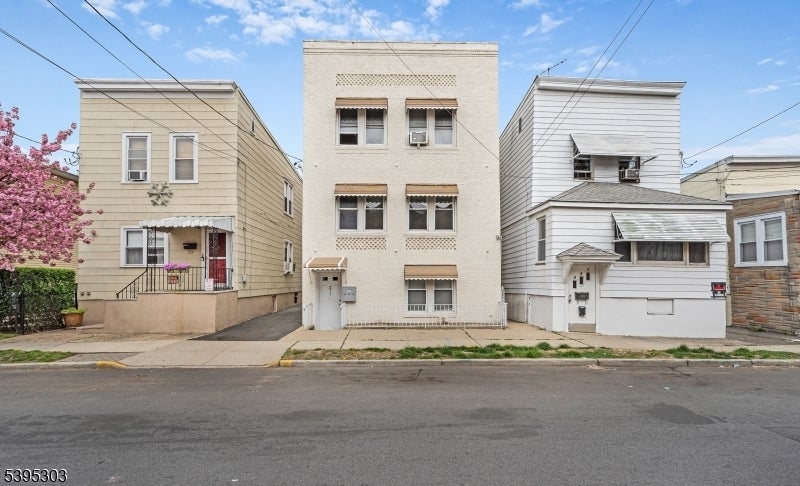 Photo of Listing #3996156