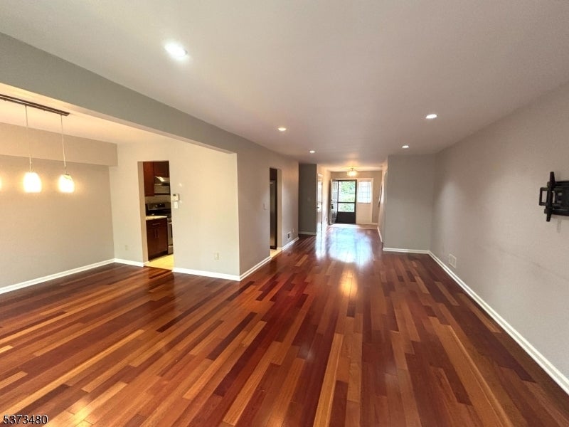 Photo of Listing #3996491