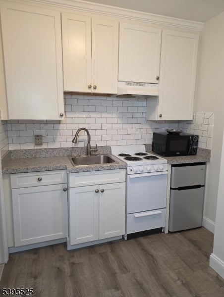 Photo of Listing #3996492