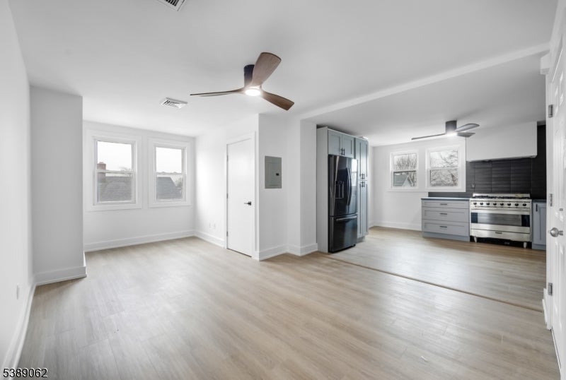 Photo of Listing #3996507