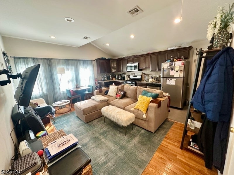 Photo of Listing #3996517