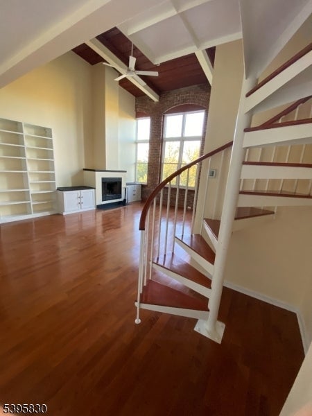 Photo of Listing #3996555