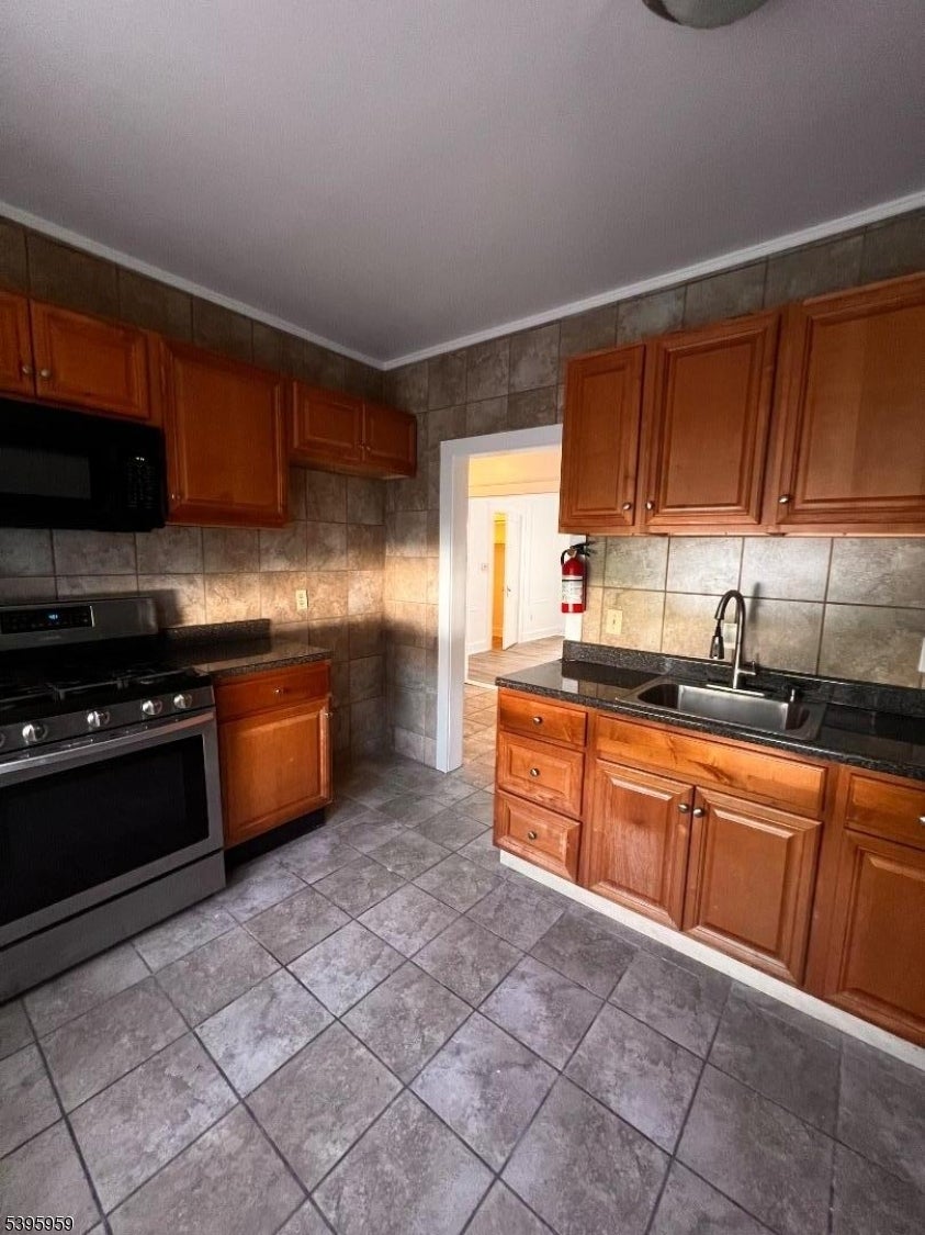 Photo of Listing #3996692