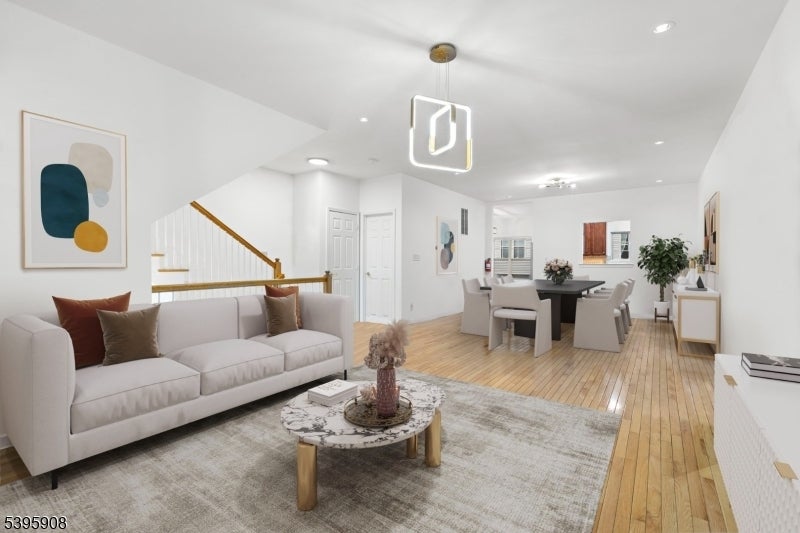 Photo of Listing #3996738