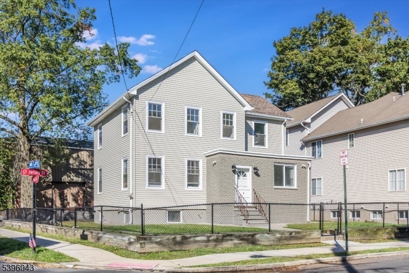 Photo of Listing #3996756