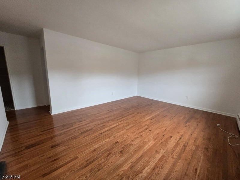 Photo of Listing #3996900