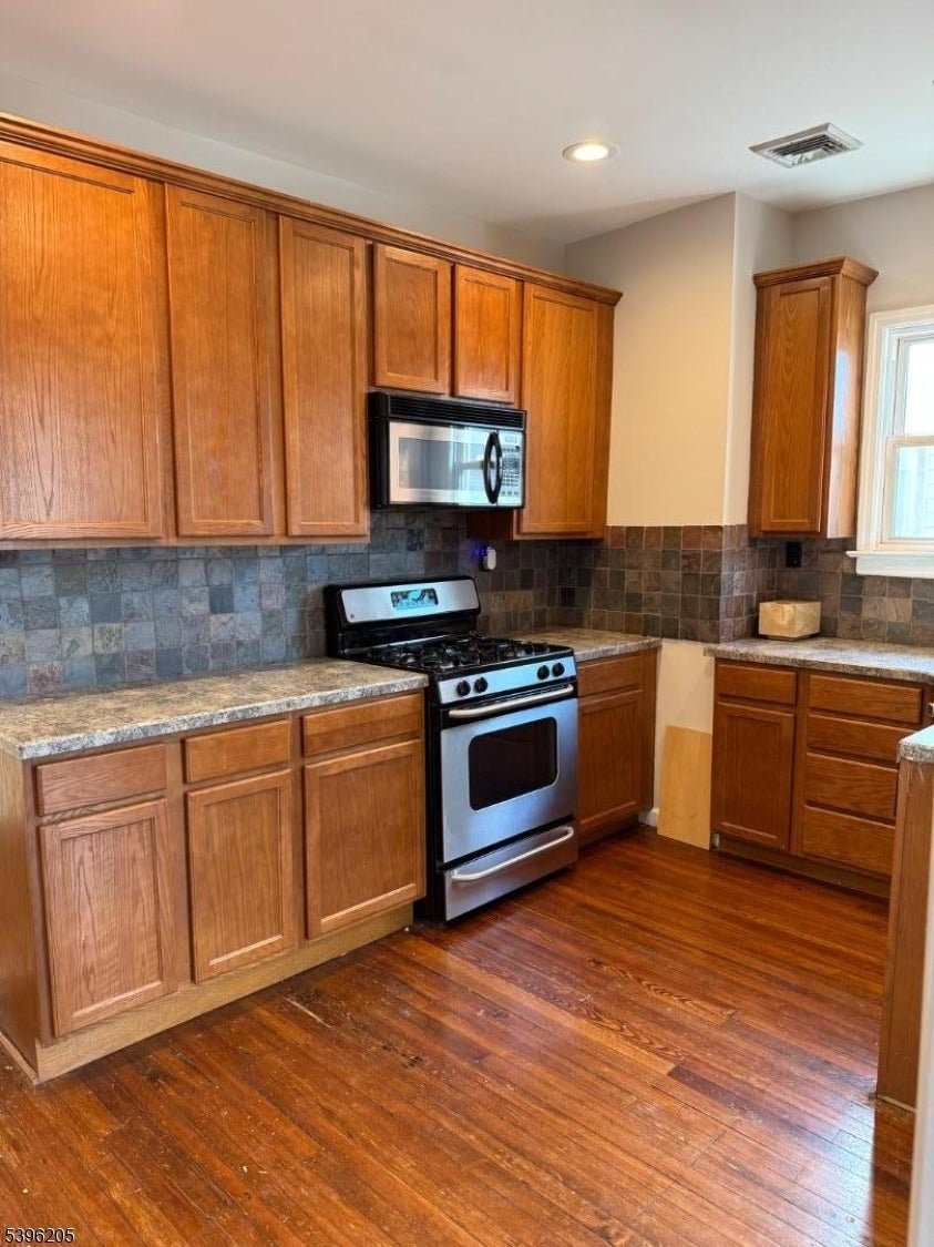 Photo of Listing #3996919