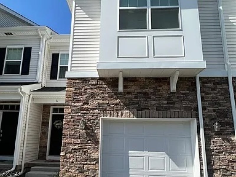 Photo of Listing #3998093