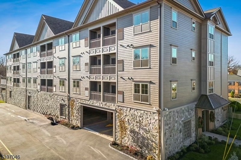 Photo of Listing #3998190