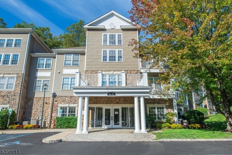 Photo of Listing #3998223