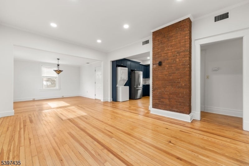 Photo of Listing #3998473