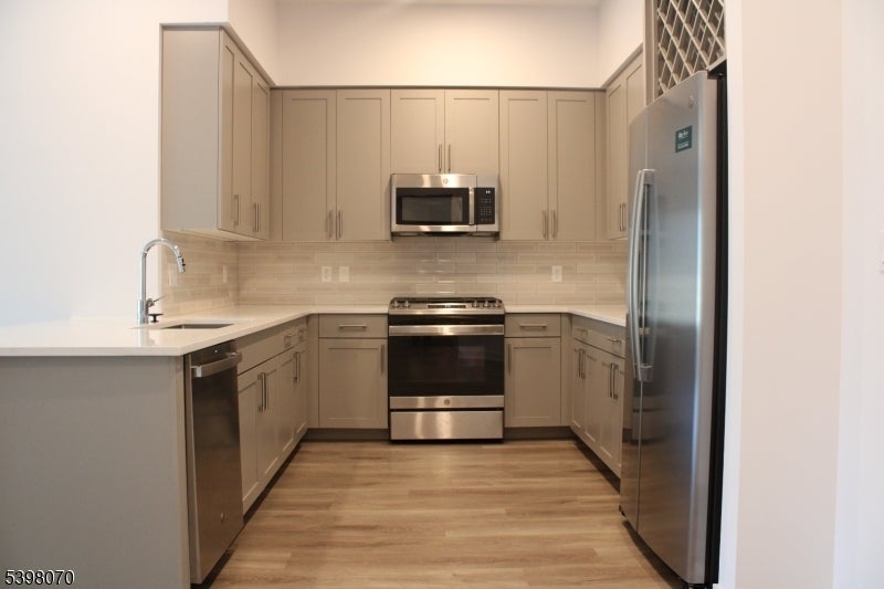 Photo of Listing #3998578