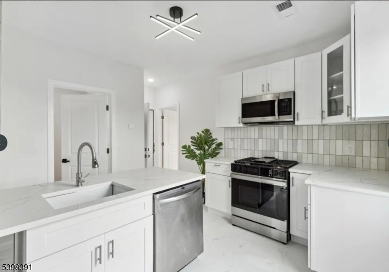 Photo of Listing #3998859