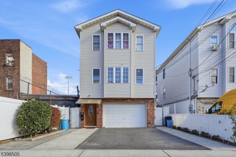 Photo of Listing #3998970