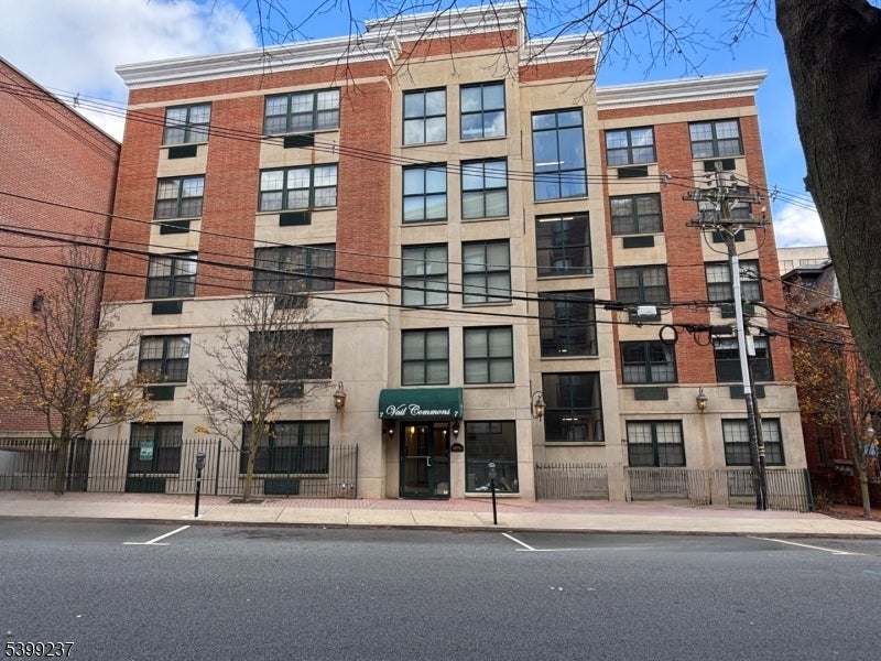 Photo of Listing #3999645