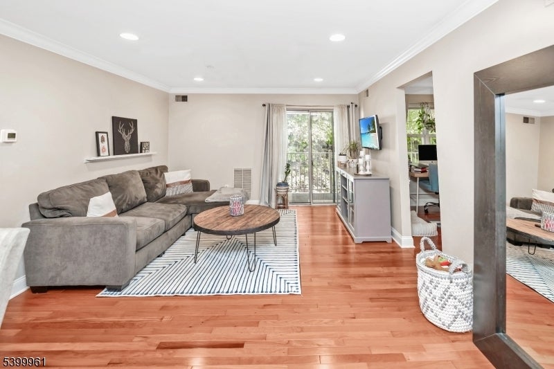 Photo of Listing #4000198