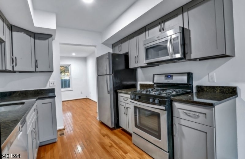 Photo of Listing #4001646