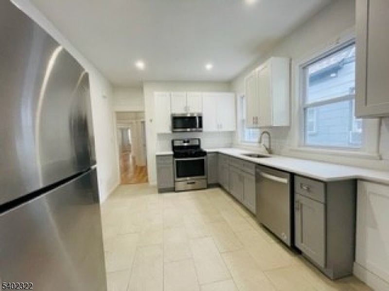 Photo of Listing #4002200