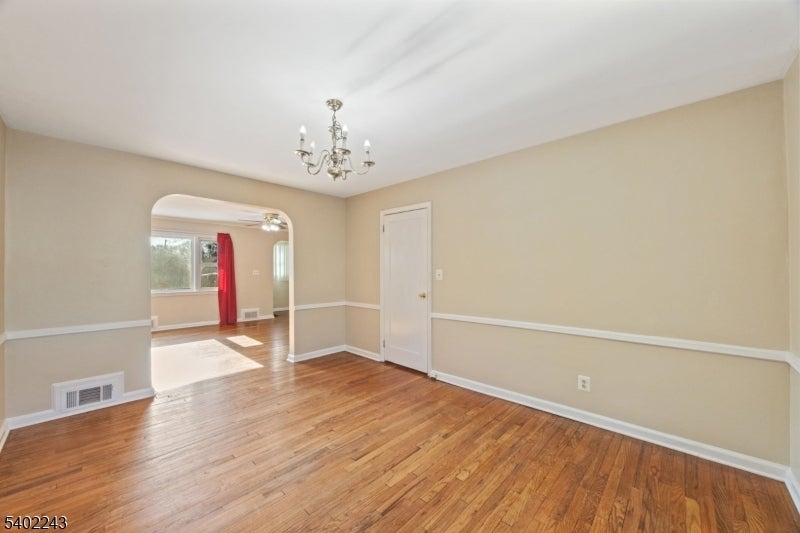 Photo of Listing #4002219