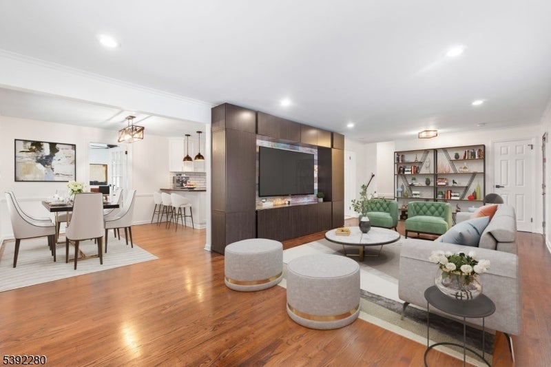 Photo of Listing #4002313