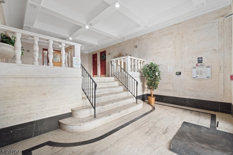 Photo of Listing #4002484