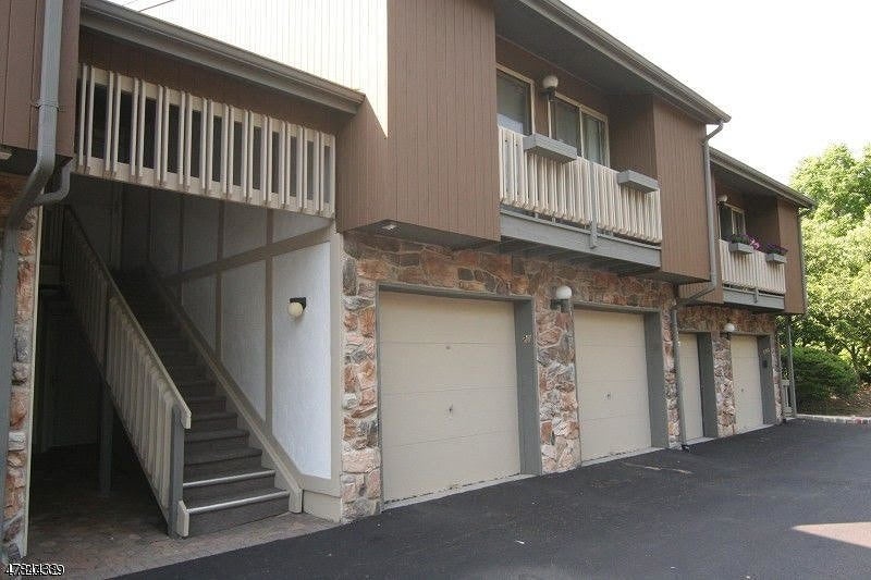 Photo of Listing #4002749