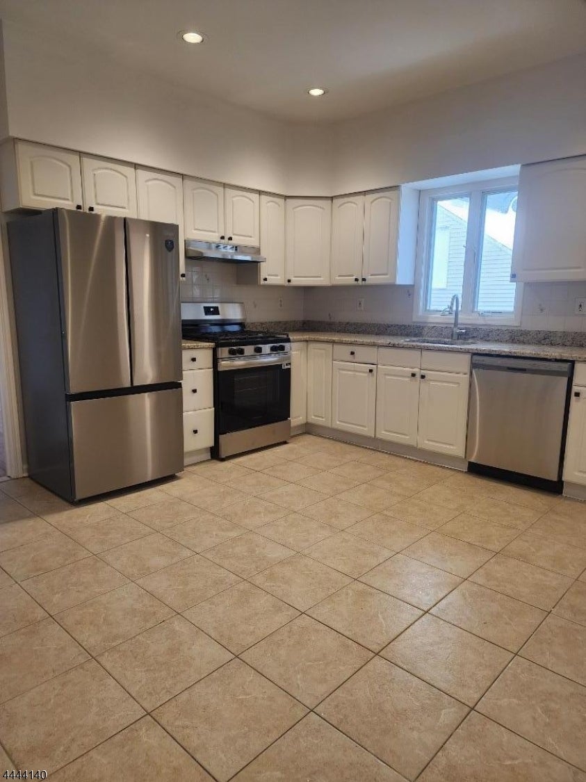 Photo of Listing #4002753