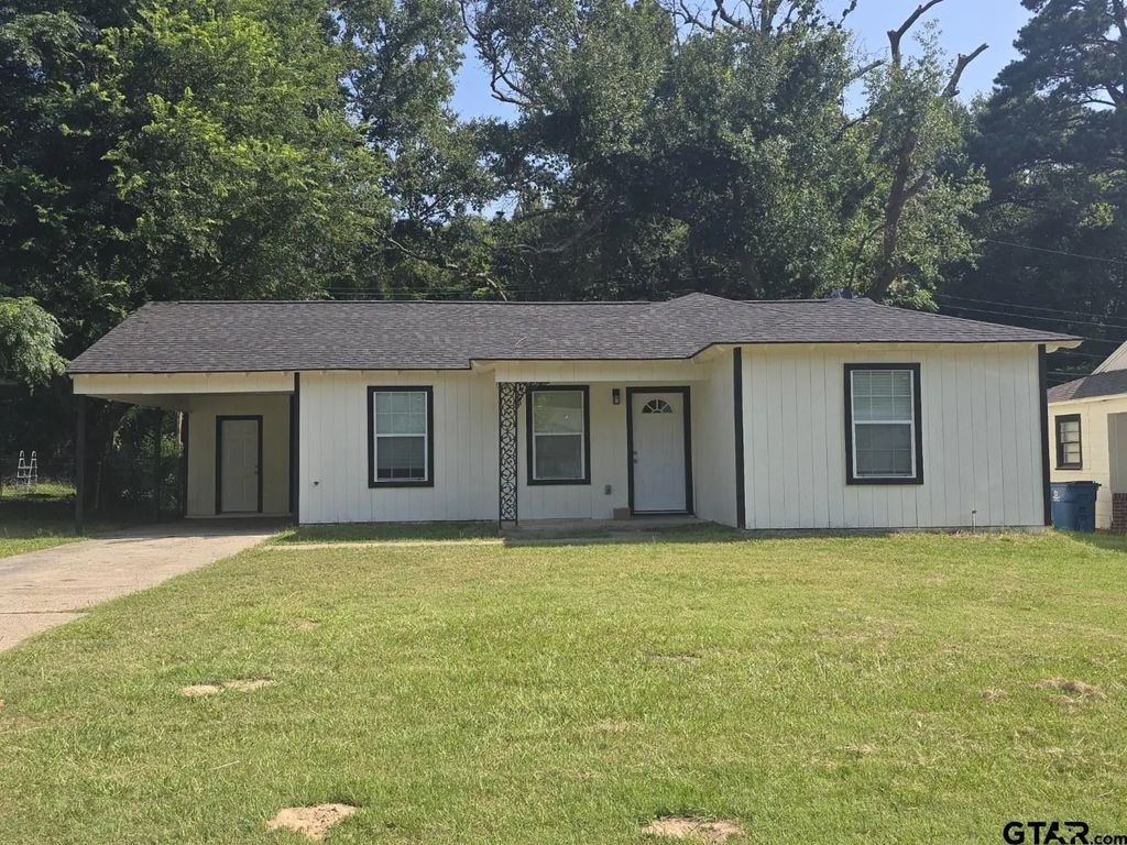 412 Lindsey Street, Daingerfield