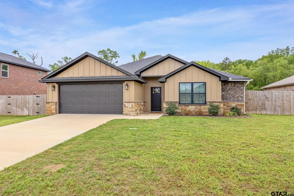 16030 Crossing Circle, Lindale