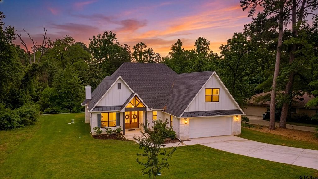221 Brookside Drive, Hideaway