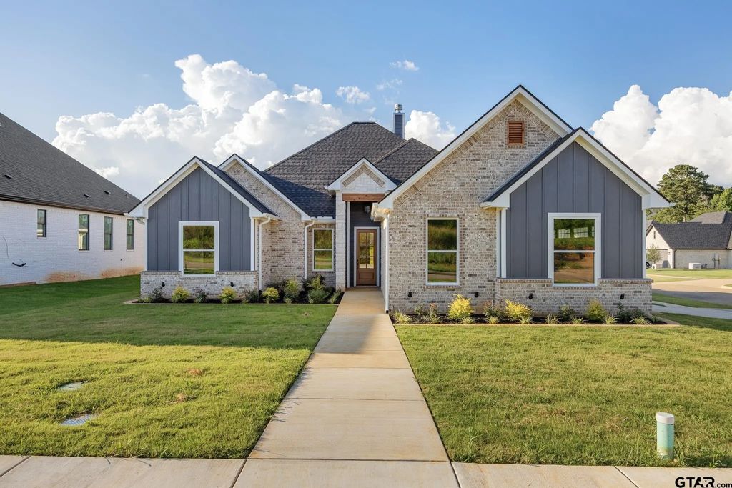 1216 Golden Eagle Way, Whitehouse