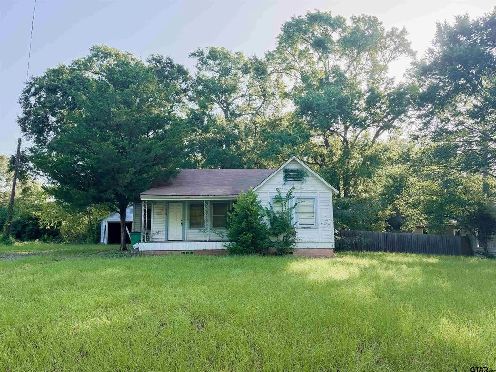 307 E Park Drive, Overton