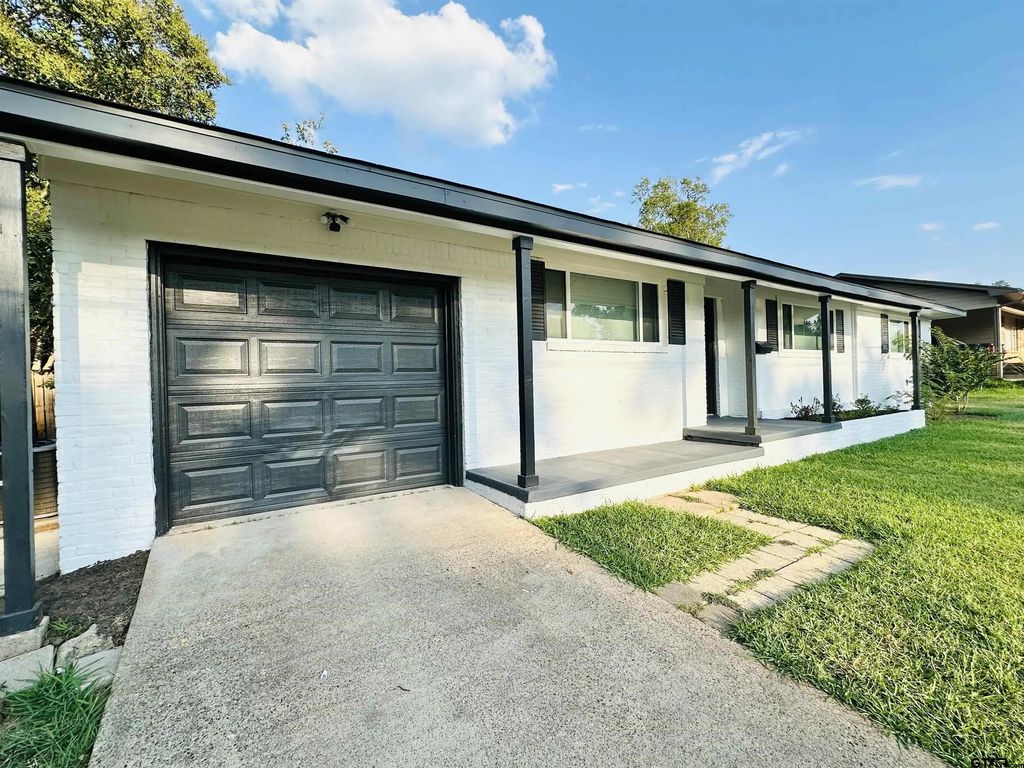 2116 Pine Crest, Tyler