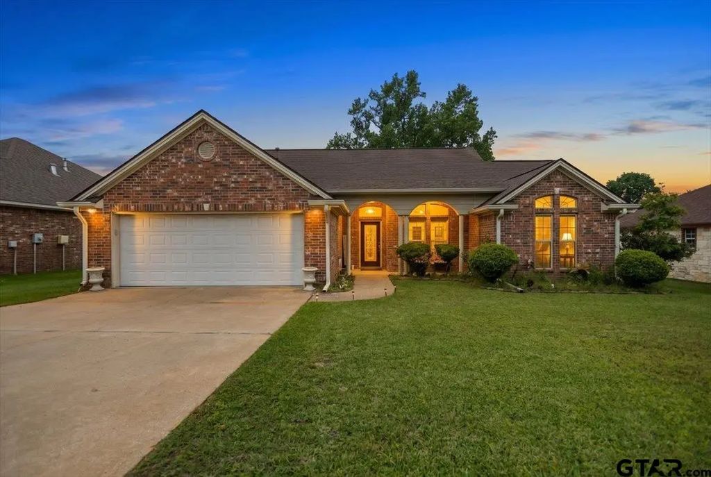220 Sandstone Lane, Nacogdoches