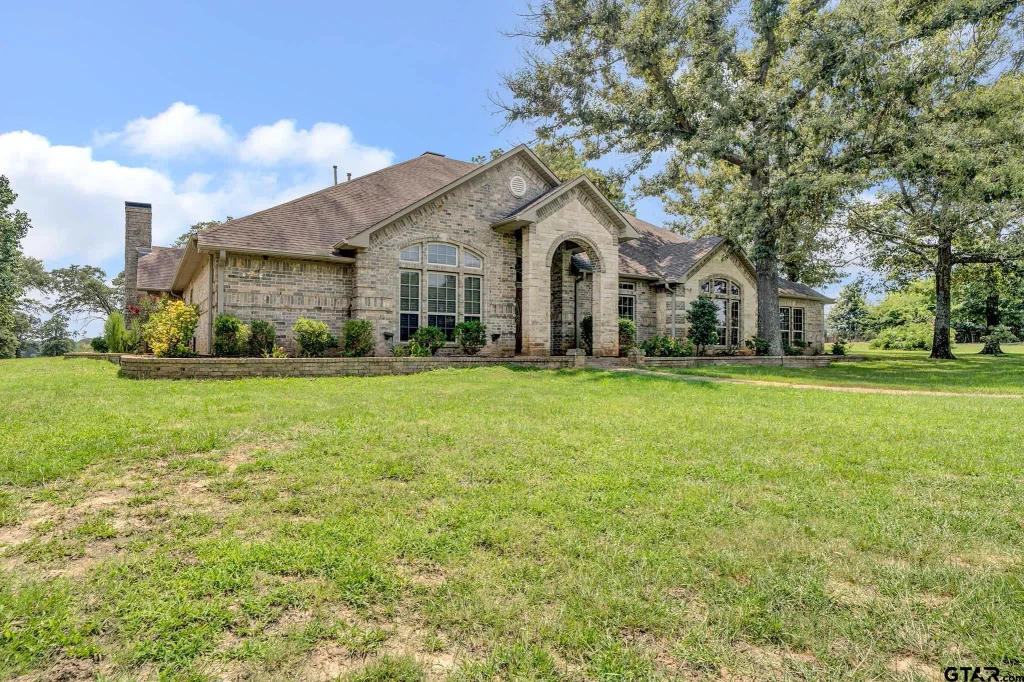 13521 Fm 16 W., Lindale