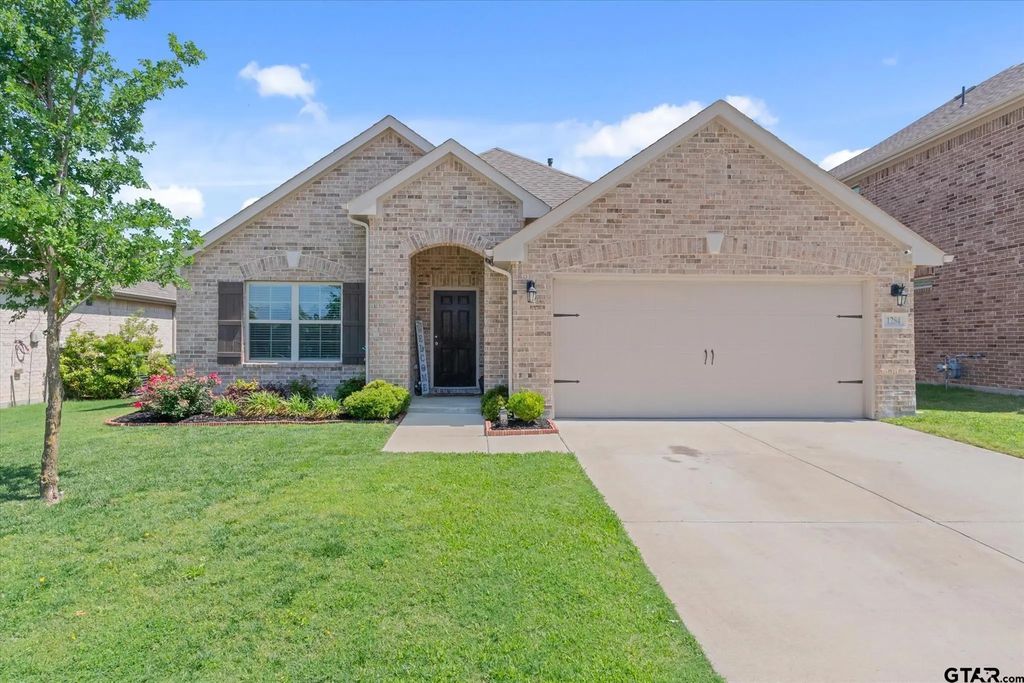 1284 Binfield Drive, Forney