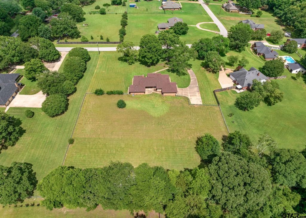 19606 Norfolk Drive, Flint
