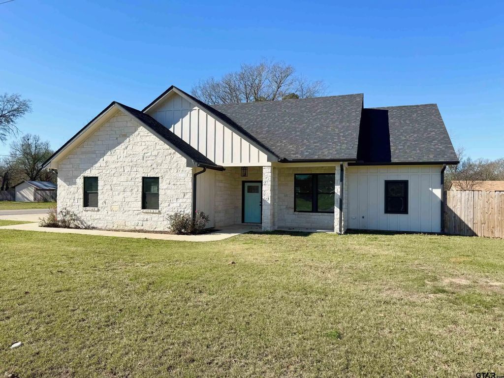 505 Brazos Street, Crockett