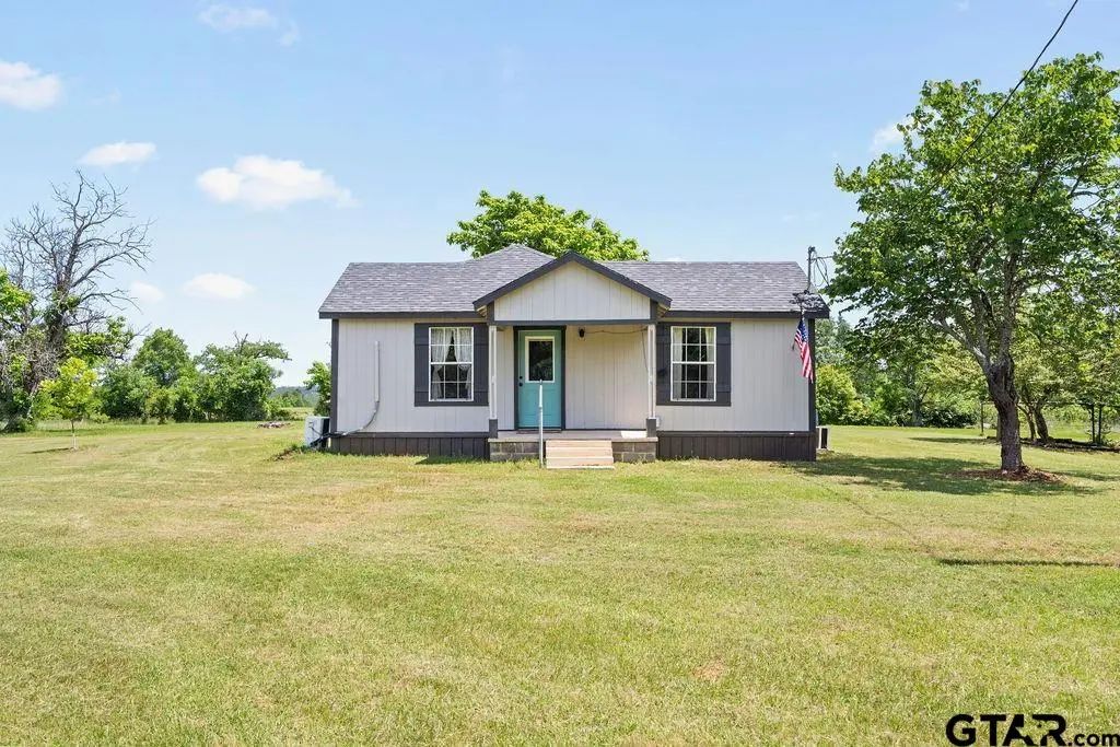 8869 County Road 1617, Avinger