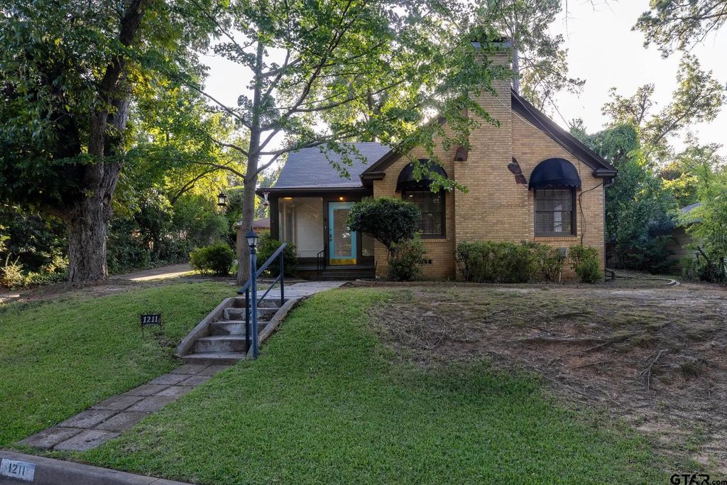 1211 S Sneed, Tyler