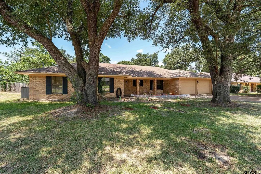 2814 Pineview, Tyler