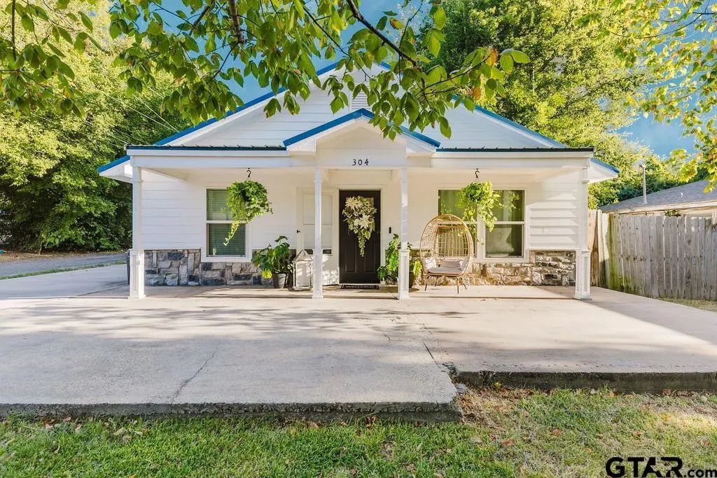 304 Jarbo St., Sulphur Springs