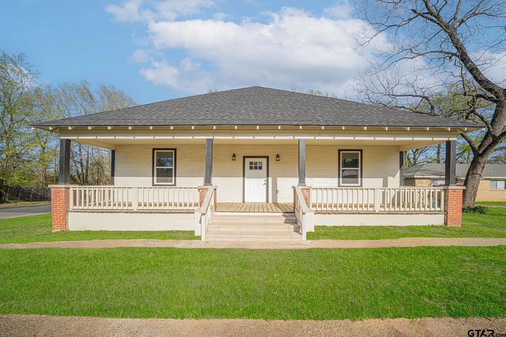 1104 N Bolivar, Marshall