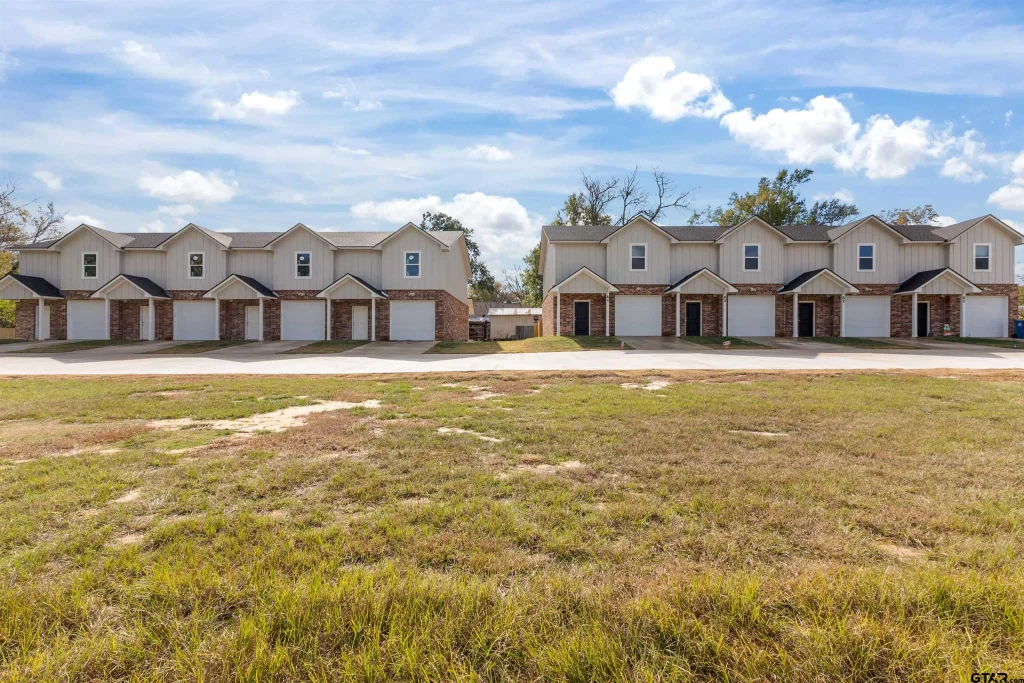 500 Mt. Sylvan St., Lindale