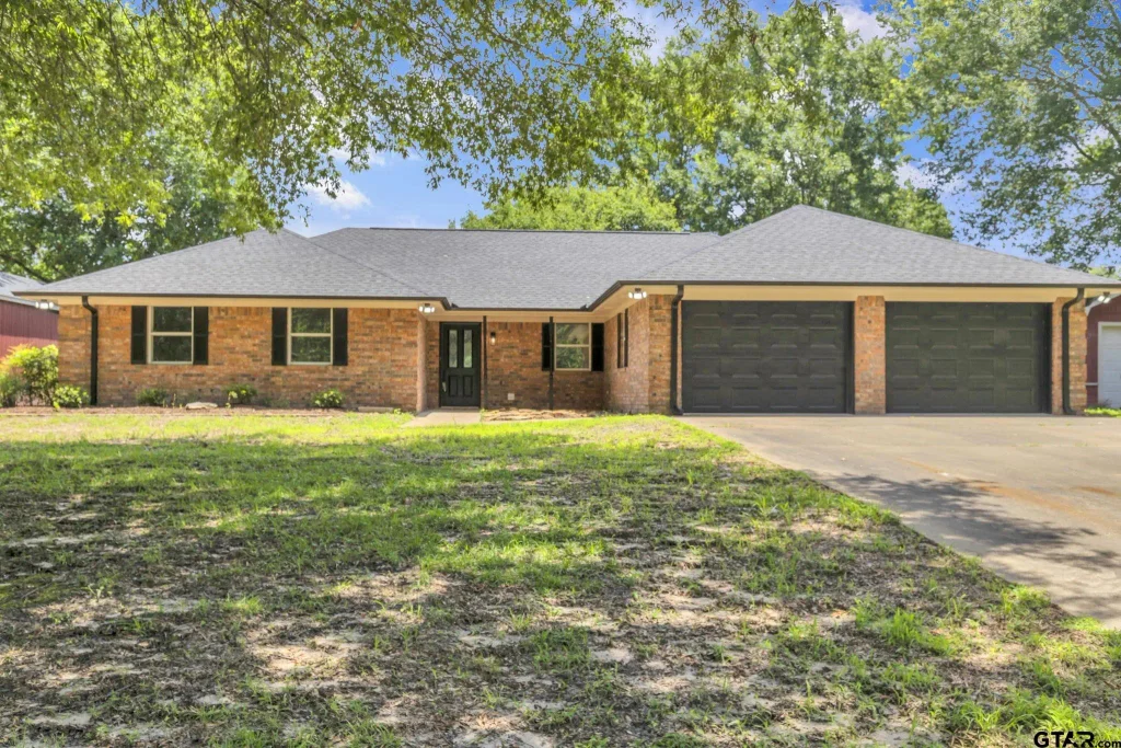 12051 W Lake Dr, Murchison