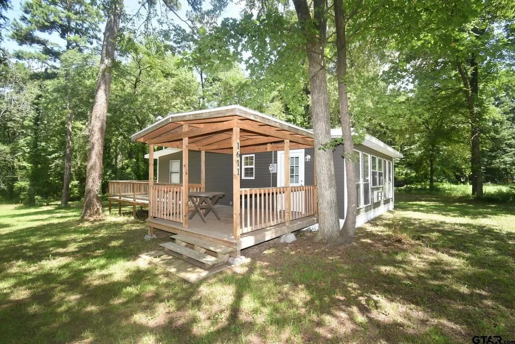 1611 County Road 1858, Yantis