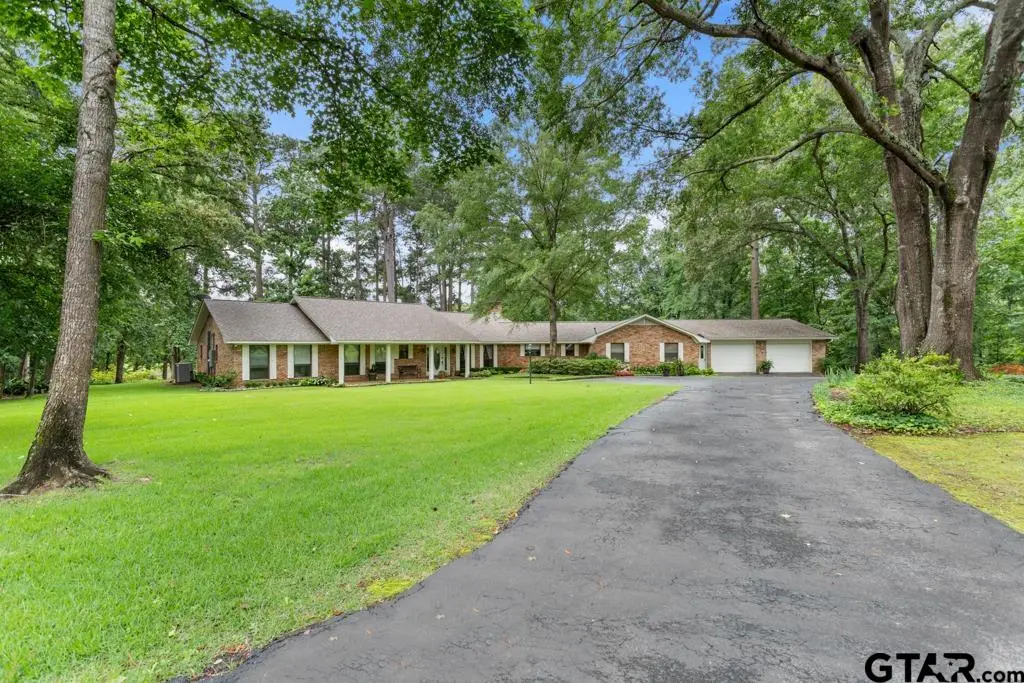 4930 W Twin Lakes Drive, Tyler